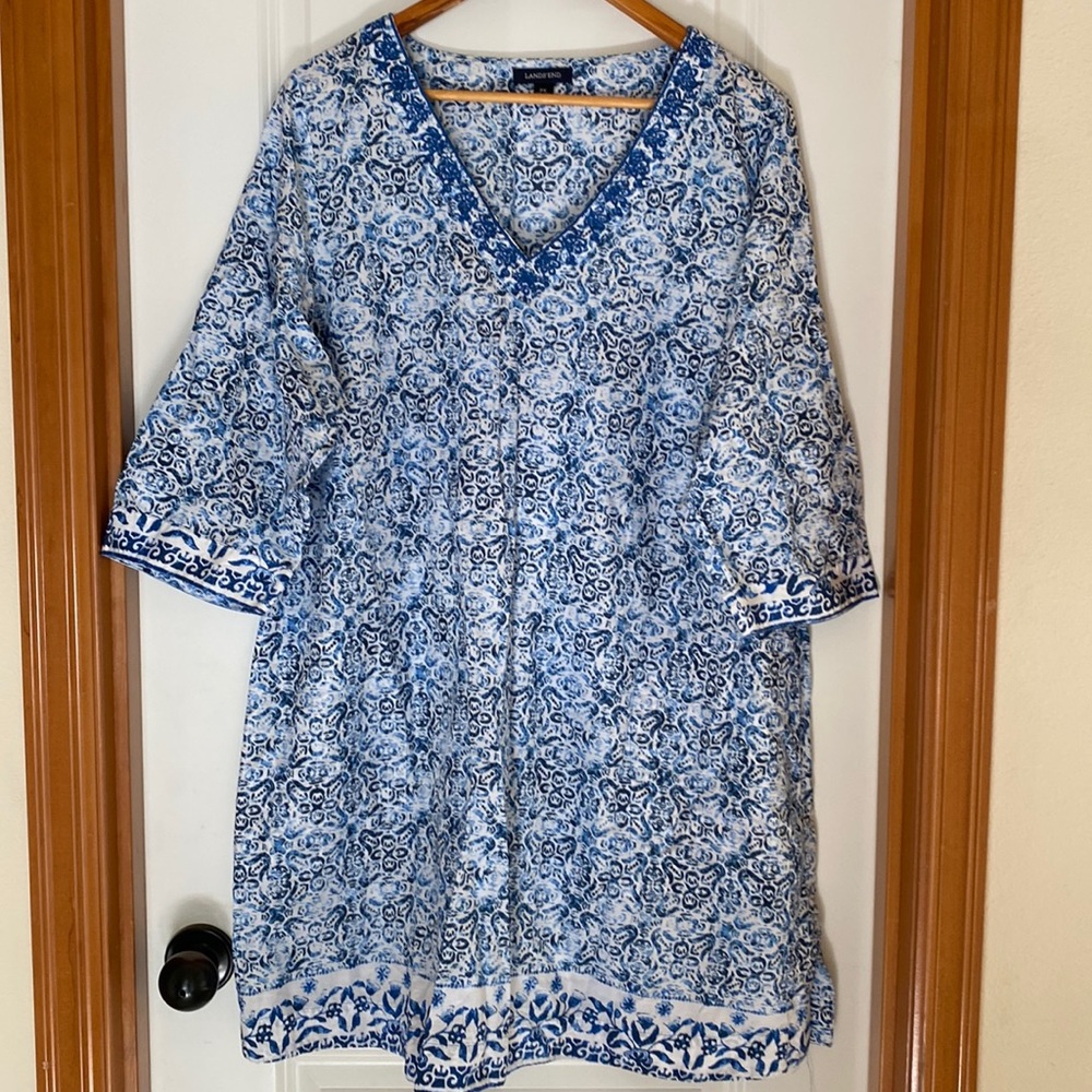 Woman’s Lands End, Swim coverup, size 2X, white & blue, with pockets